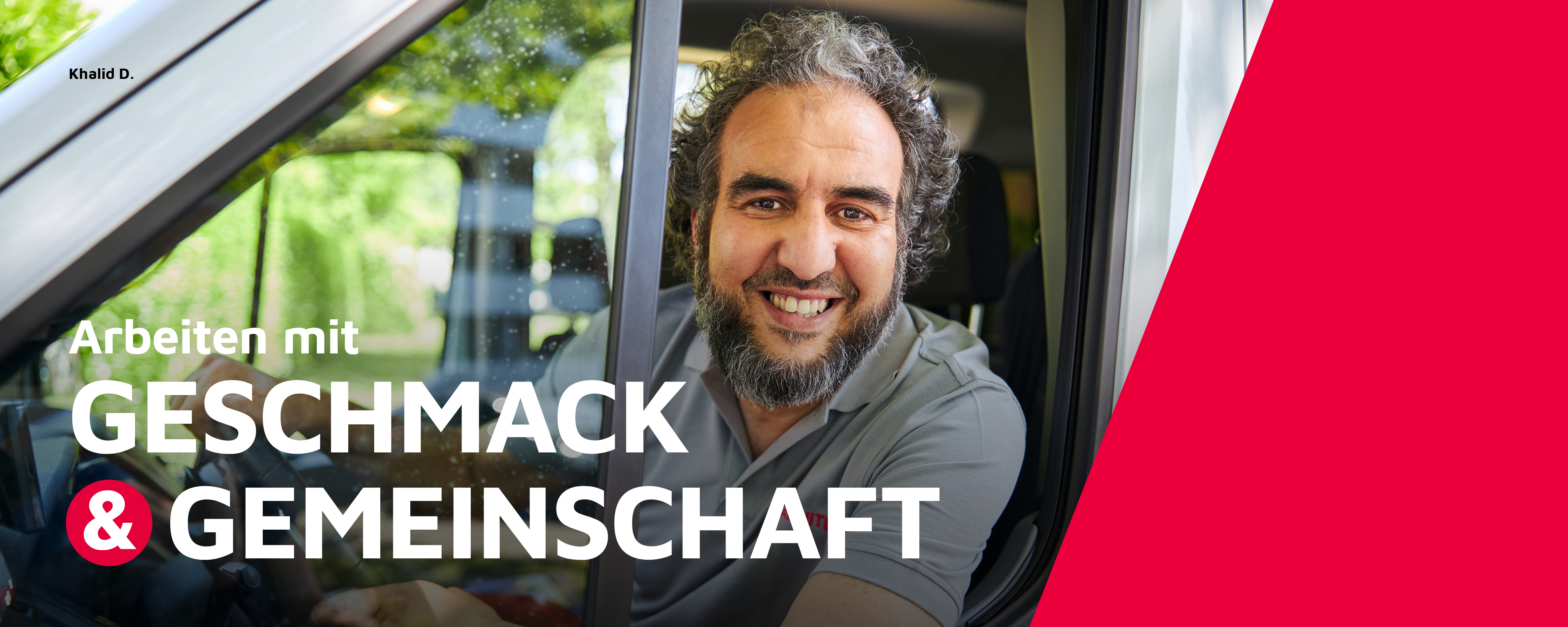 Ein Mitarbeiter im Fahrdienst der Johanniter befördert einen Klienten.